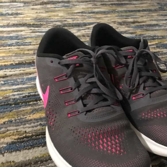 Nike Running Shoes - Picture 2 of 3